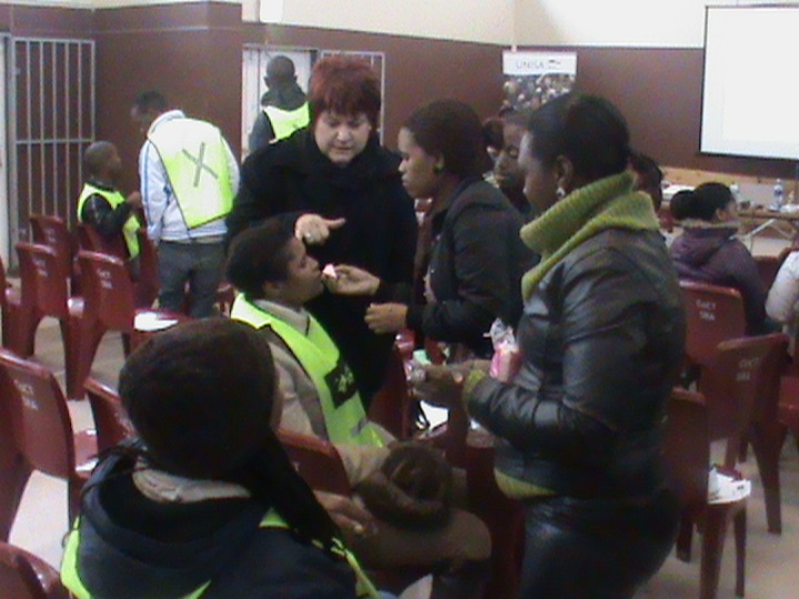Facilitator Isabel De Kok explaining the application of make-up to a participant